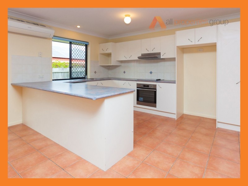 18 HALDHAM CRES, Regents Park QLD 4118