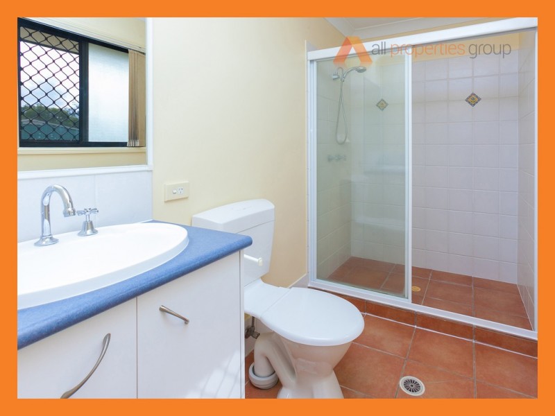 18 HALDHAM CRES, Regents Park QLD 4118