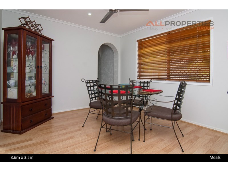 8 Sweetgum Street, Hillcrest QLD 4118