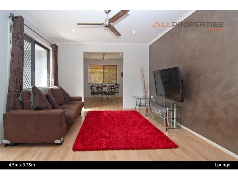 8 Sweetgum Street, Hillcrest QLD 4118