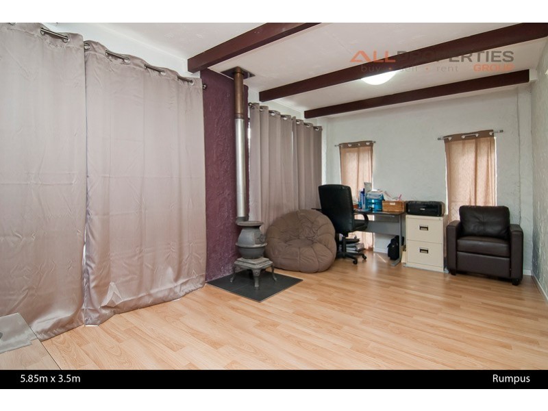 8 Sweetgum Street, Hillcrest QLD 4118