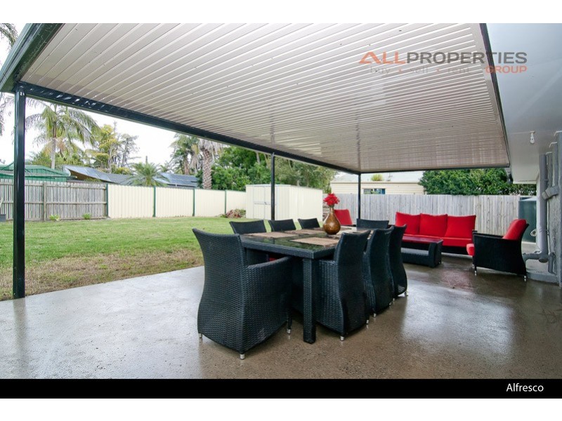 8 Sweetgum Street, Hillcrest QLD 4118