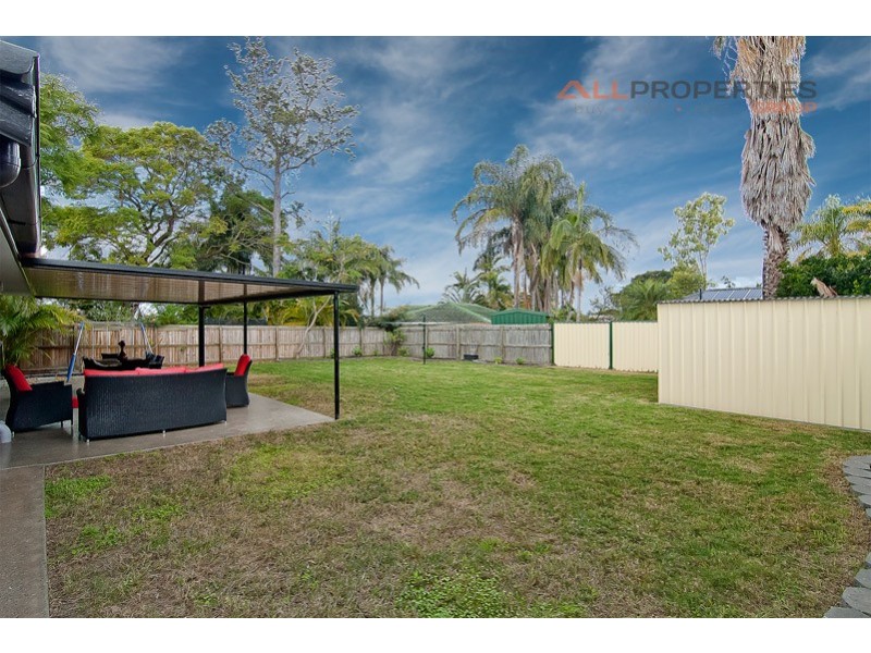 8 Sweetgum Street, Hillcrest QLD 4118