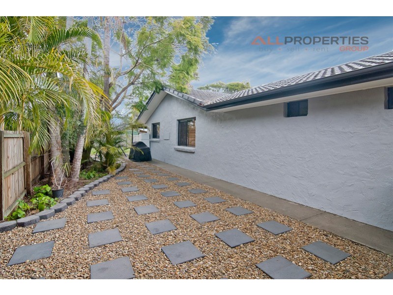 8 Sweetgum Street, Hillcrest QLD 4118