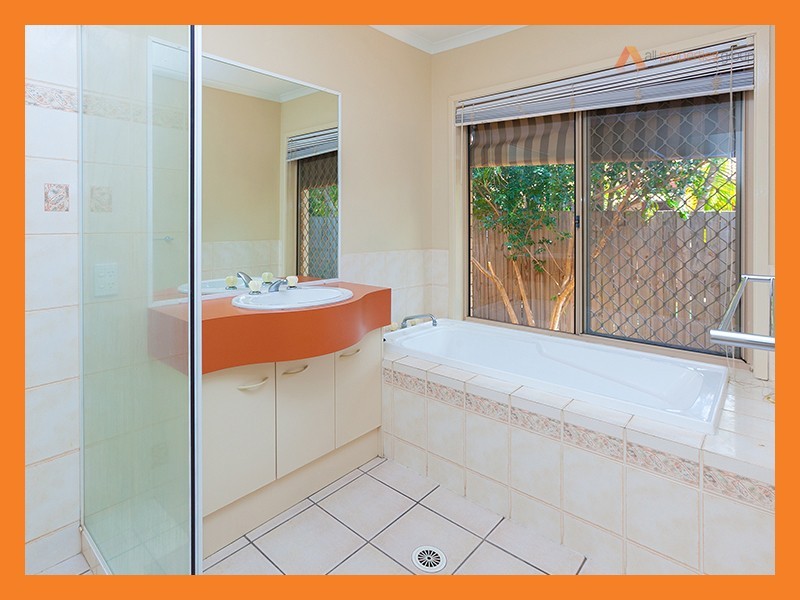 8 Branxton Place, Parkinson QLD 4115