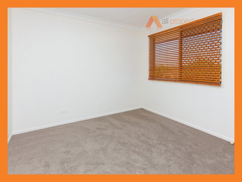 3 MINT GROVE, Regents Park QLD 4118