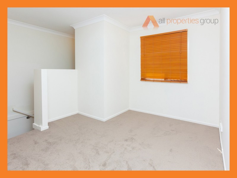 3 MINT GROVE, Regents Park QLD 4118