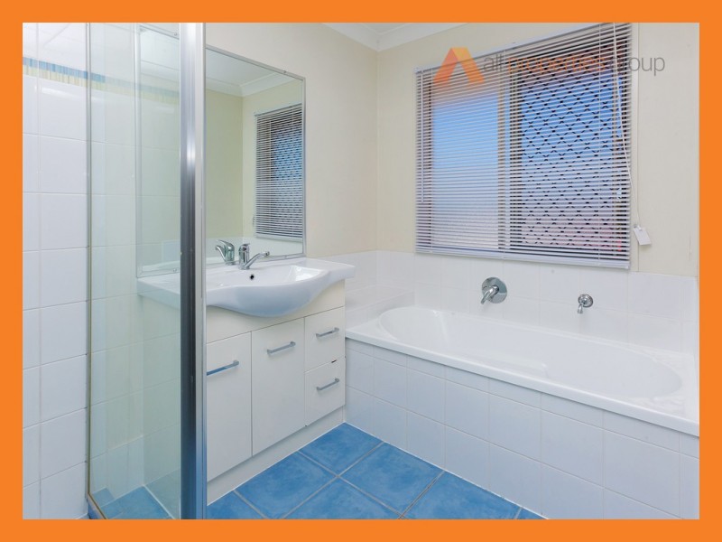 3 MINT GROVE, Regents Park QLD 4118