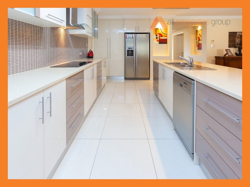 7 PAUL DRIVE, Regents Park QLD 4118