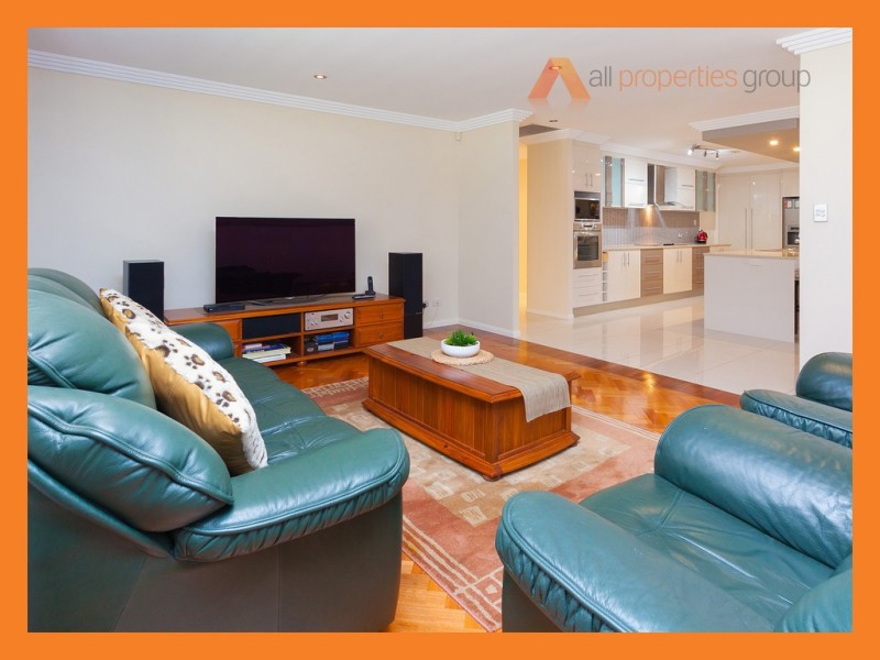 7 PAUL DRIVE, Regents Park QLD 4118