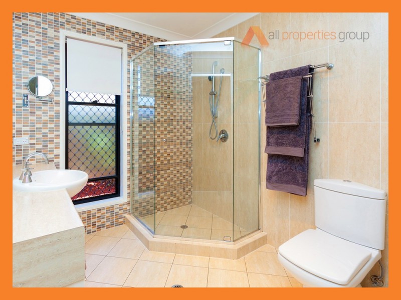 7 PAUL DRIVE, Regents Park QLD 4118