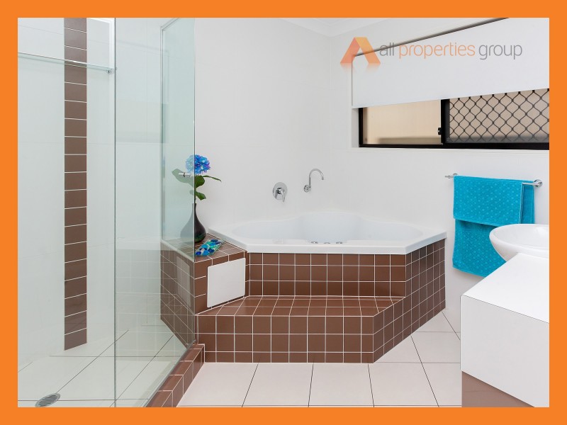 7 PAUL DRIVE, Regents Park QLD 4118