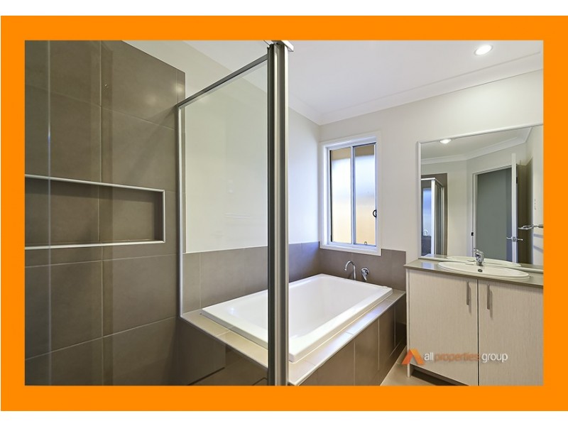 64 The Avenue, Heathwood QLD 4110