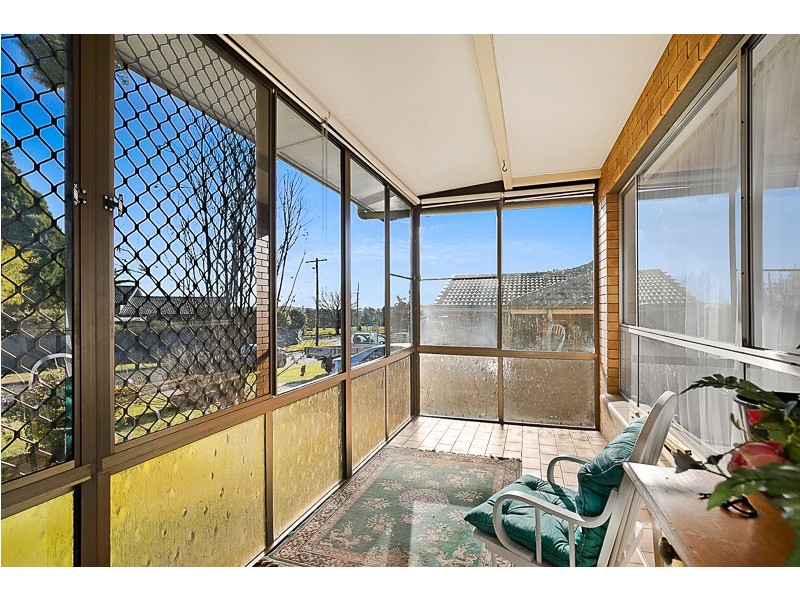 6 Amos Crescent, Mount Lofty QLD 4350