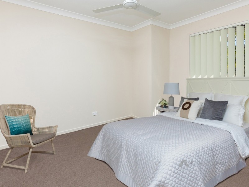 30 Lachlan Lane, Hillcrest QLD 4118