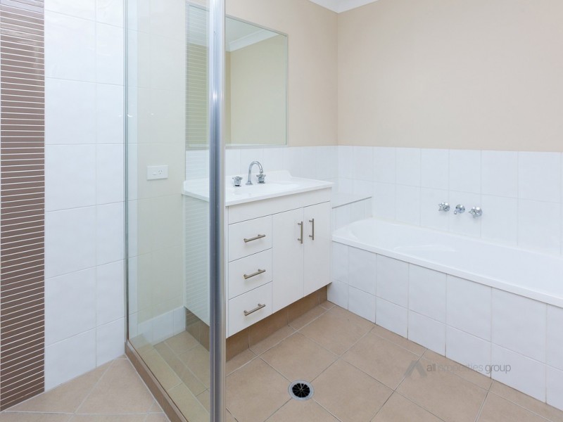 30 Lachlan Lane, Hillcrest QLD 4118