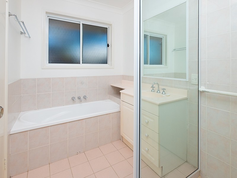 3 Noosa Court, Hillcrest QLD 4118