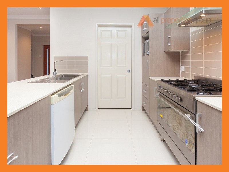 1 Quartz Cl, Greenbank QLD 4124