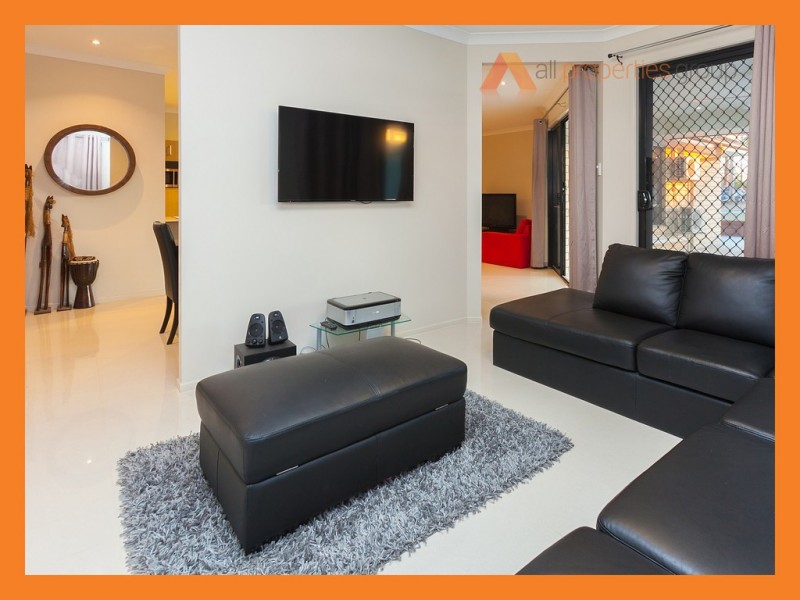 1 Quartz Cl, Greenbank QLD 4124