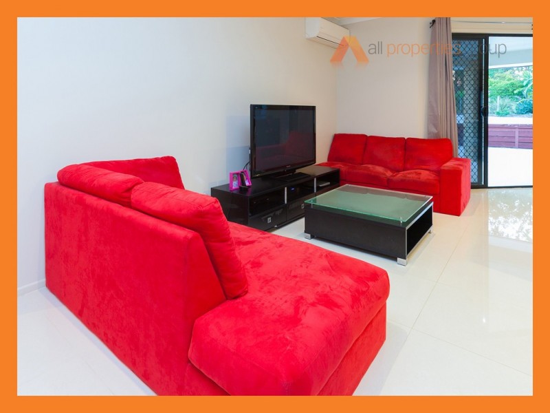 1 Quartz Cl, Greenbank QLD 4124