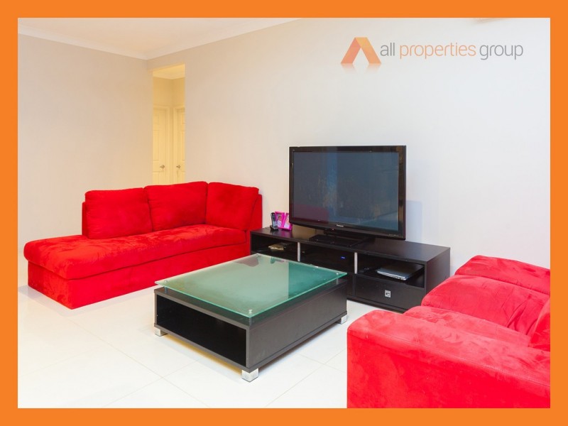 1 Quartz Cl, Greenbank QLD 4124