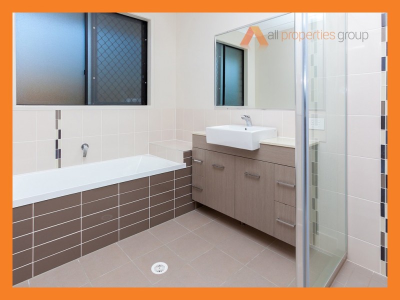 1 Quartz Cl, Greenbank QLD 4124