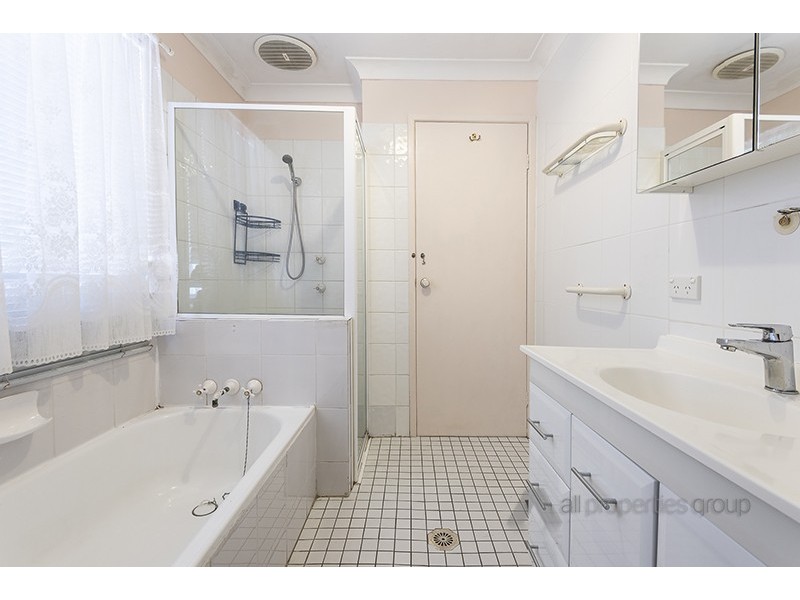 23 REGENCY DRIVE, Regents Park QLD 4118
