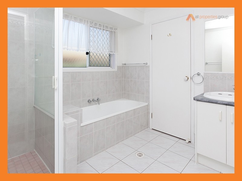 11 Murrumbidgee Street, Hillcrest QLD 4118