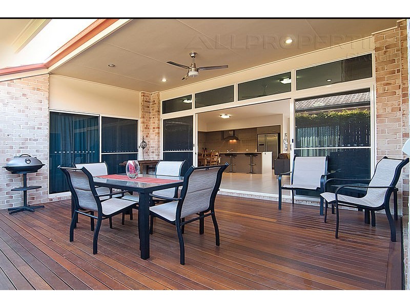 15 Rowan Street, Heathwood QLD 4110