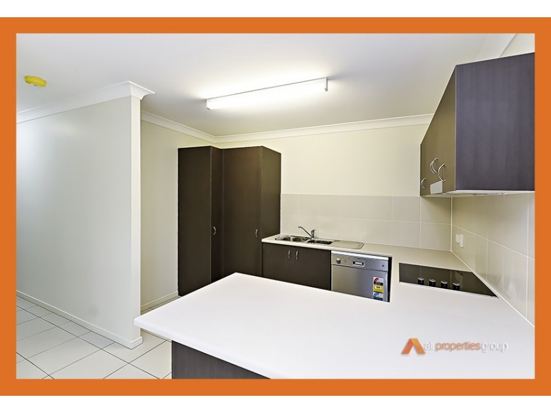 2/7 Bluegrass Court, Hillcrest QLD 4118