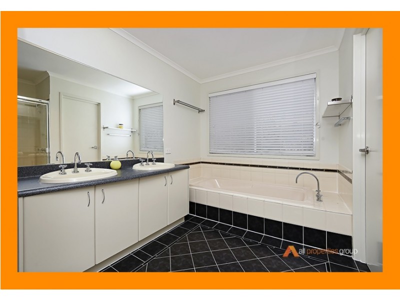 25 Toorak Place, Forest Lake QLD 4078