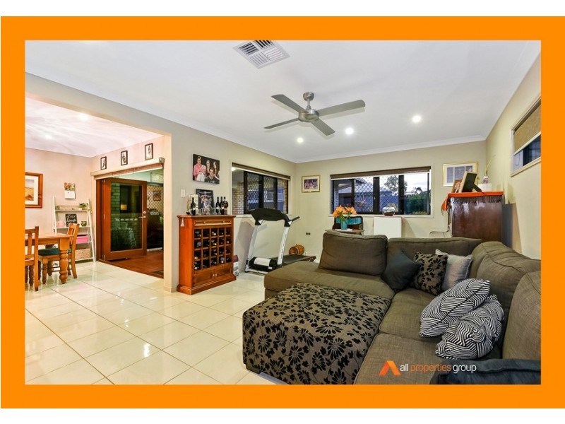 42 Steelwood Street, Heathwood QLD 4110