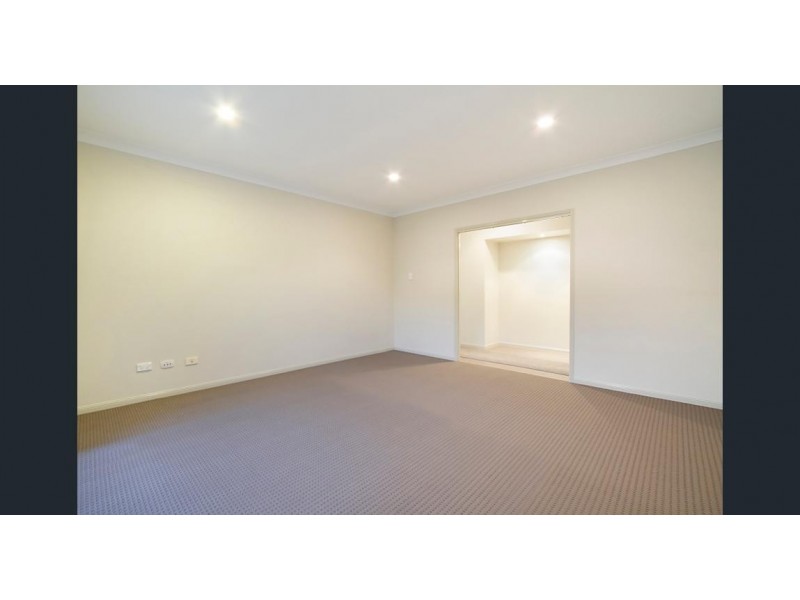 9 Starush Court, Upper Coomera QLD 4209