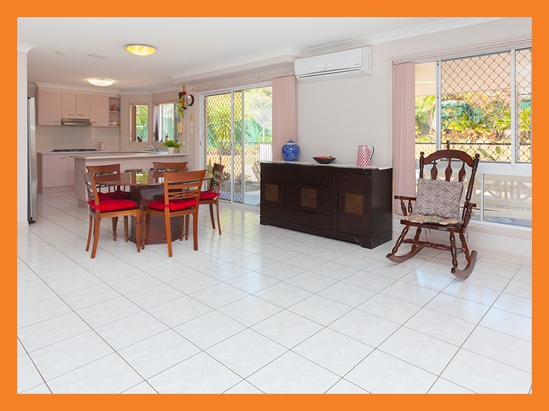 18 Poets Place, Parkinson QLD 4115