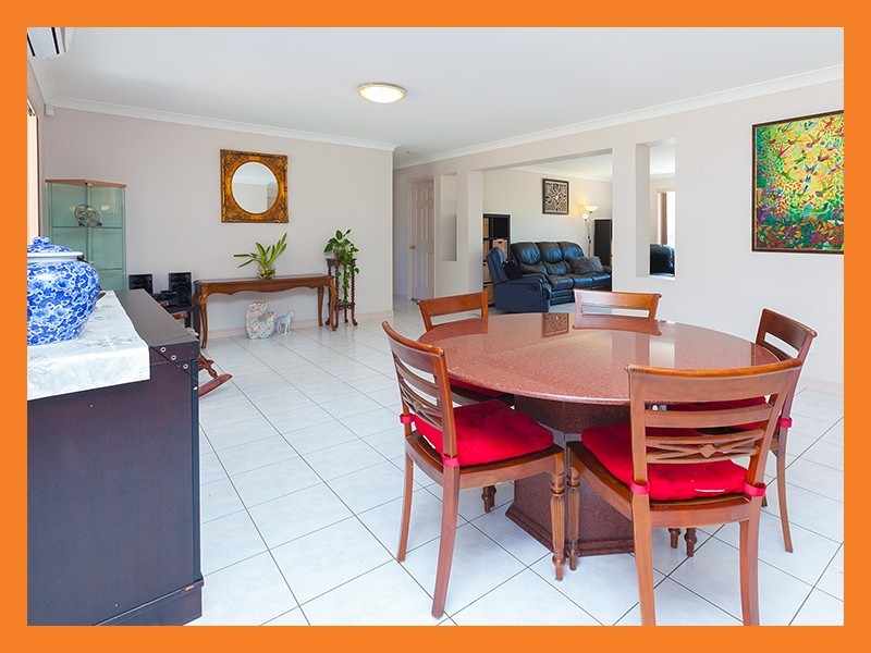 18 Poets Place, Parkinson QLD 4115