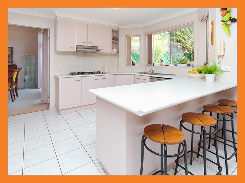 18 Poets Place, Parkinson QLD 4115