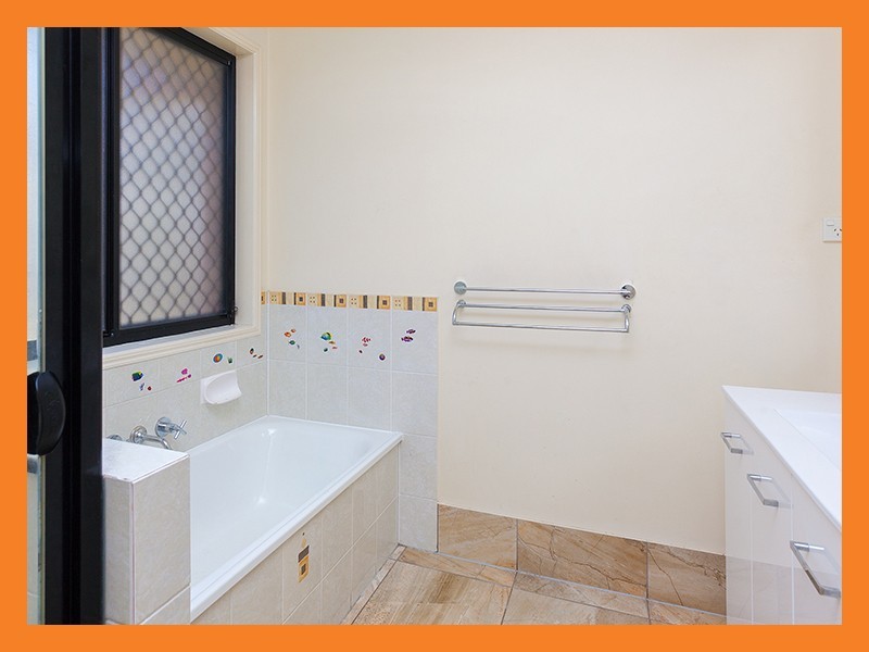 3 Naracoorte Place, Parkinson QLD 4115