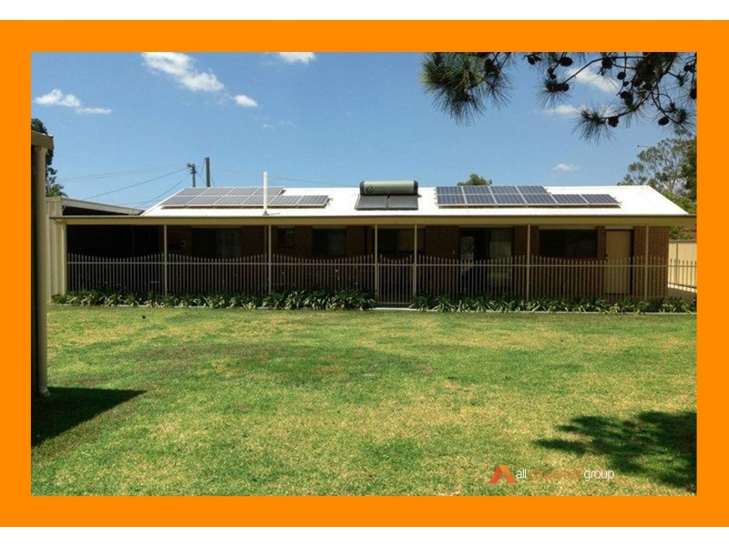 4 Pine Street, Hillcrest QLD 4118