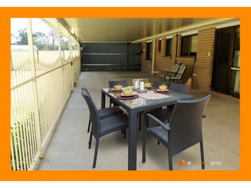 4 Pine Street, Hillcrest QLD 4118