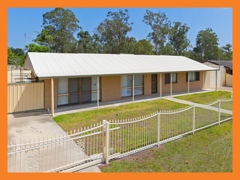 4 Pine Street, Hillcrest QLD 4118