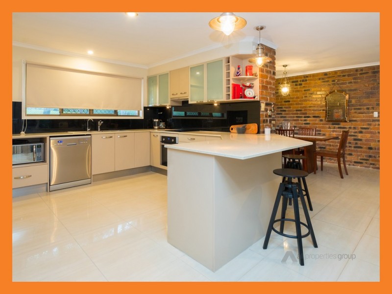 8 Lincoln Green Drv, Forestdale QLD 4118