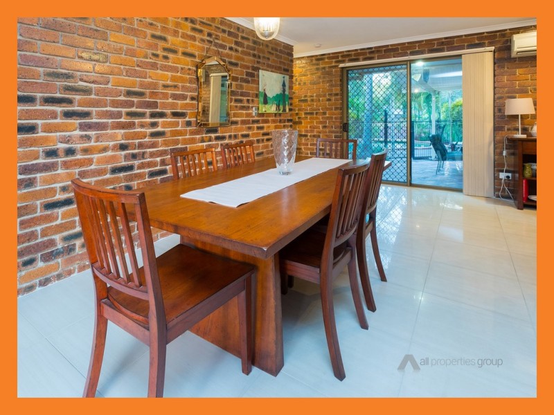 8 Lincoln Green Drv, Forestdale QLD 4118