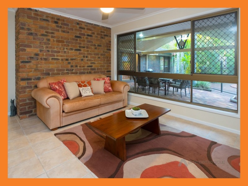 8 Lincoln Green Drv, Forestdale QLD 4118