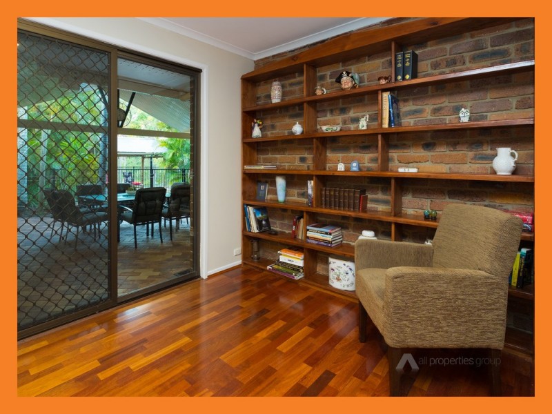 8 Lincoln Green Drv, Forestdale QLD 4118