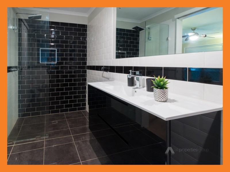 8 Lincoln Green Drv, Forestdale QLD 4118