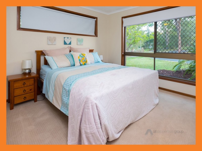 8 Lincoln Green Drv, Forestdale QLD 4118