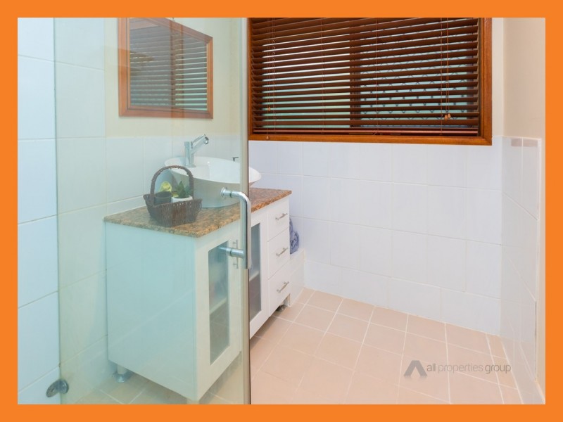 8 Lincoln Green Drv, Forestdale QLD 4118