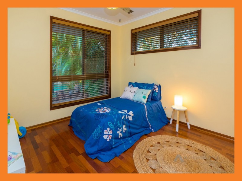 8 Lincoln Green Drv, Forestdale QLD 4118