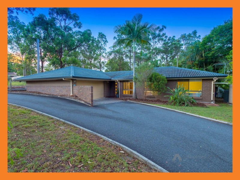 8 Lincoln Green Drv, Forestdale QLD 4118