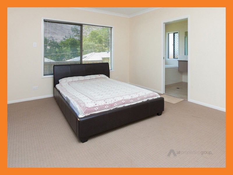 32 Regal Close, Heathwood QLD 4110